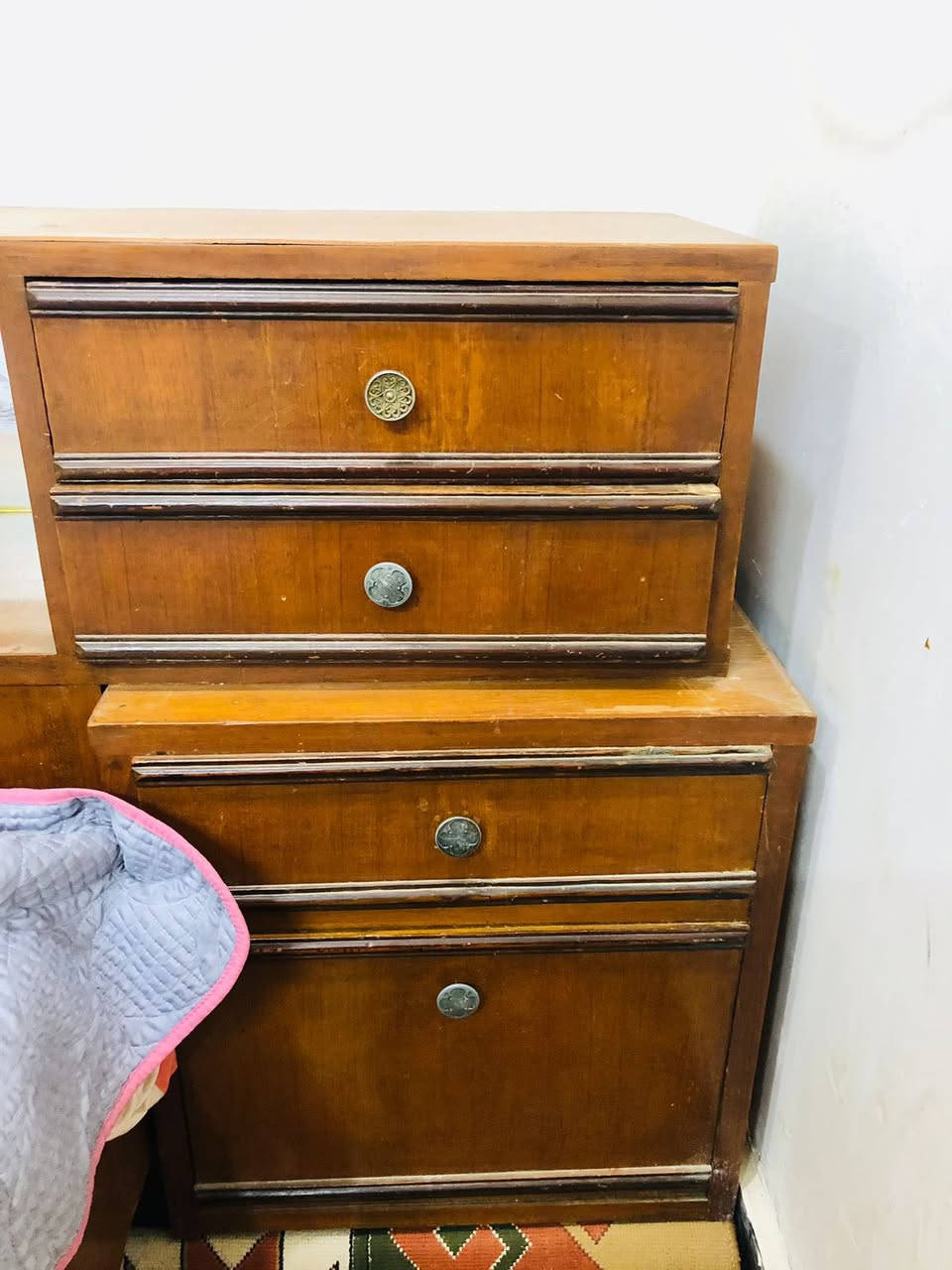 السلام عليك غرفة  اخشاب صاج اصلي للبيع للتواصل على الرقم *********** و***********
