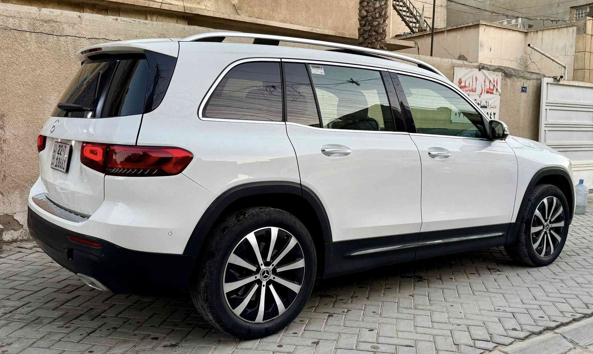 السلام عليكم متوفر بيع او مراوس مرسيدس GLB 250 موديل 2022 فول مواصفات محرك 4 سلندر 2000 تيربو 7 راكب نوراما كامرات محيطية مقاعد جلد دخول ذكي سمارت تحكم سيارة بالبصمة ابواب صندوق بنوراما انارة داخلية متغير 64 لون داخلي( سيارة وارد امريكي صبغ جاملغ وبنيد 
ترقيم جديد رقم اربيل بسمي مكانها بغداد 
***********
