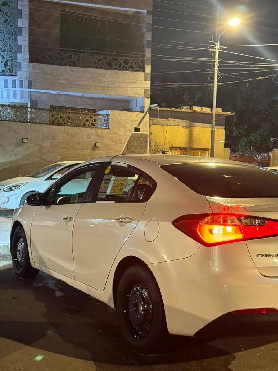 سلام عليكم كية سيراتو للبيع مديل ٢٠١٧ سيارة بيهة صبغ ربع الجاملق المامي وقطعتين كلير  بدون تبديل كفاله من تبديل وفتح مكينة كير كلة كفالة تبريد ثلج كهربائيات كلهة شغالة تخم تاير جديد سيارة جاهزة للأخير الف ما تذب عليهة مكاني بصرة الحيانية الشراي يتصل ***********
