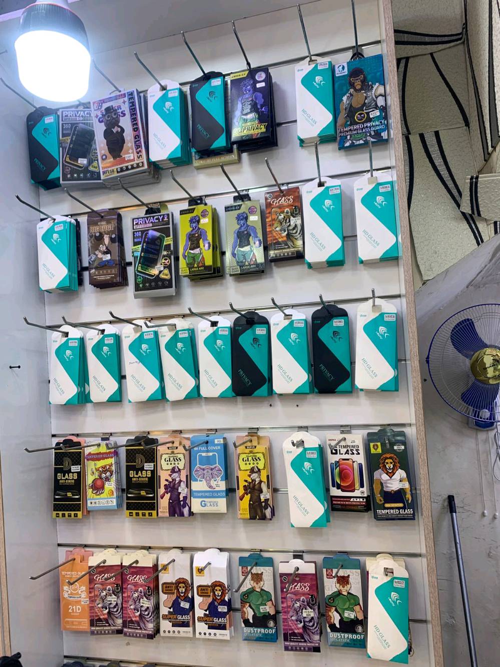 
البصرة ـ شط العرب 
محل موبايلات كامل للبيع ، 
مشروع جاهز للعمل ،
 اكسسوار متكامل و حديث , 
ديكور حديث ،
 ورشة صيانة متكاملة ، 
قطع غيار و تفصيخ 

ابيع شلع كامل 
الشراي يتصل وما يكون خاطرة الا طيب 