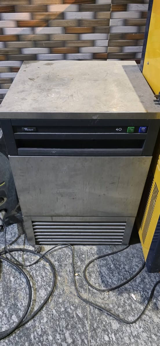 على بركه الله يتوفر ماكنه صنع مكعبات ثلج ايطالي باله كويتي شرط النظافه والفحص للاستفسار الاتصال على الرقم *********** او مراسله الصفحه
