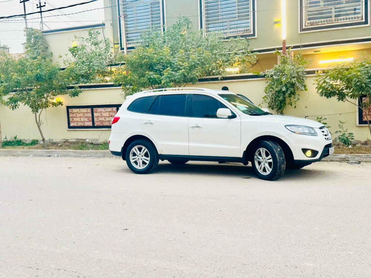 مكينة ٦ سلندر ٣٥٠٠
سنتافيا 2010 خليجي ب أسمي
كفاله عامه من كلشي 🩵
صدر امامي خلفي جديد 
فتحة حساسات تحكم مري شفط 
٧ راكب تبريد ٣ قطع 
ماشية ١٢٩ الف 
بلادية و كفالة عامة 
السعر155 
بغداد المحمودية
رقم الهاتف ***********
