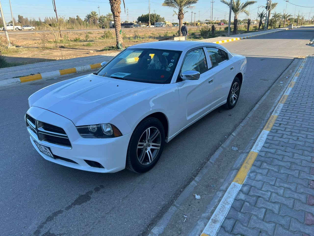 السلام عليكم جارجر موديل 2012 وارد امريكي بيها جاملغ امامي وبنيد وهنا بالعراق صار بيها باب السايق صبغ وباقي السياره مكفوله وجاهزه من تخم تاير من حداده امامي خلفي مكينه وكير 3600 مكفولات رقم بغداد دولي هزه وسنويه جديد التحويل مباشر مكان السياره بواسط سعر 127 رقم التليفون ***********
