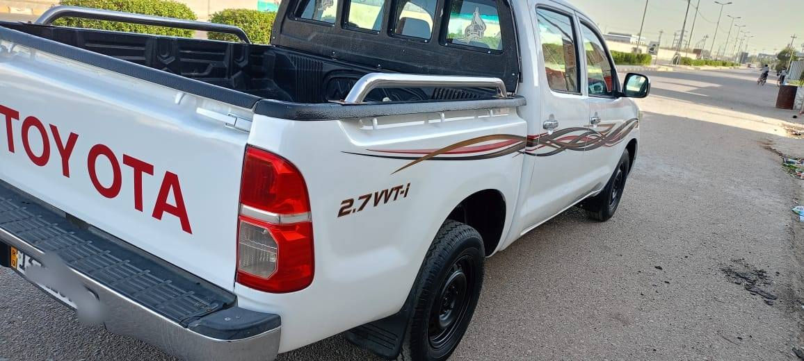 تويوتا هايلوكس 2007رقم ميسان انكليزي 
 
سنويه (2030) (محدثه 15)بيها ضربه بجم خفيفة 

مصبوغه عام فرن درجه اولى (مكفوله من الكلبه 

والتجيه والشاصي كفاله) محرك كير واكسل تخم 

تاير جديد حداديه جديده (السعر105)وبيها 

 مجال العنوان ميسان المجر الكبير 
***********
