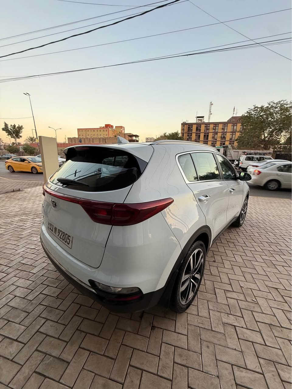 السلام عليكم 
سبورتج 2020 مكينة 2000 دوش مواصفات عادية 
داخل لونين تبريد قطعتين كامرة خلفية دوارة 
شاشة اريل نفكيشن 
السعر 190 وبيها مجال
بغداد الكرادة 
*********** بغداد, العراق
