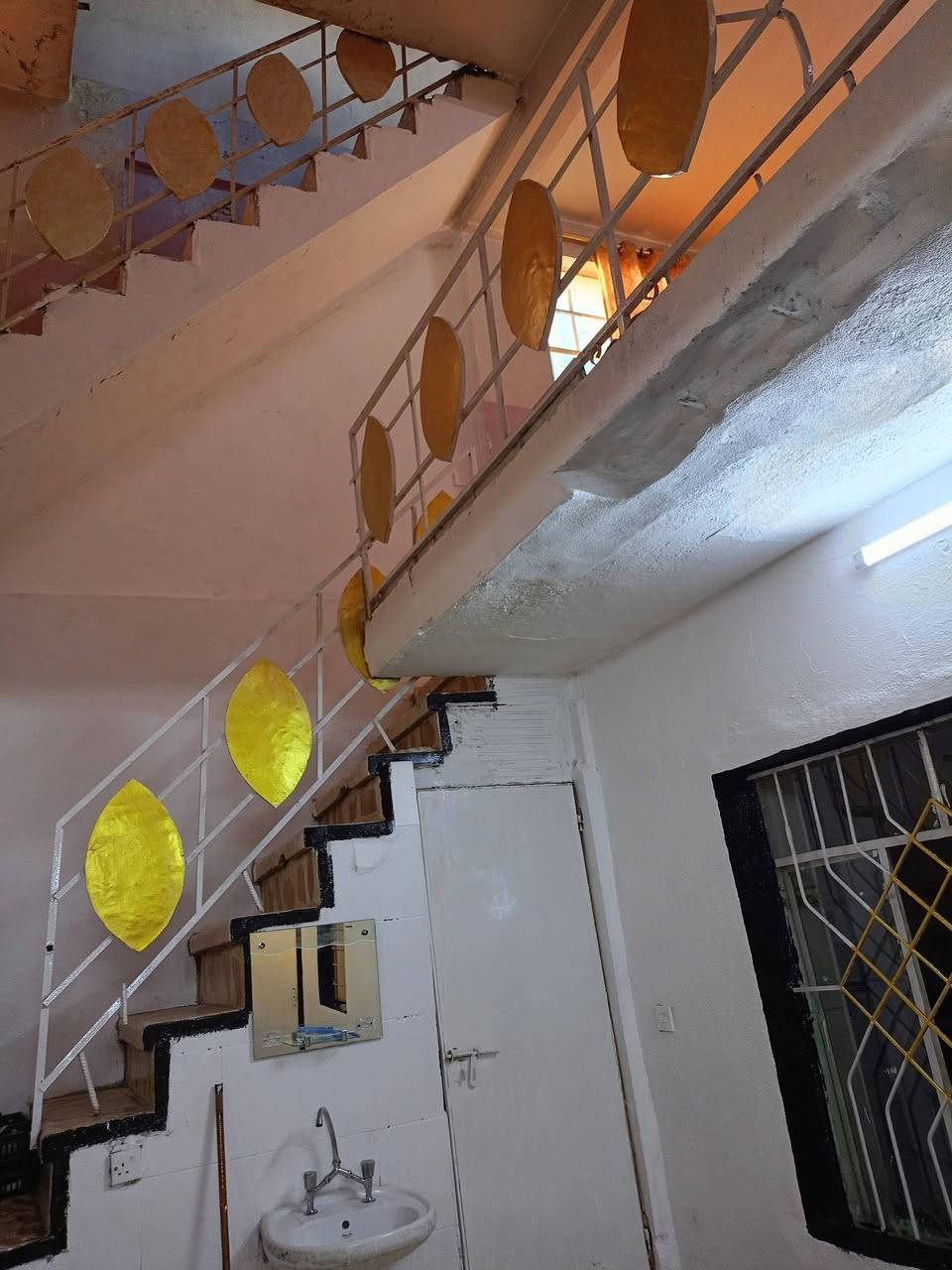 🔴بيت للبيع بحي الشهداء طابقين مقابل اسواق ابو صالح المساحه 115السعر 90وبي مجال بسيط ***********واتساب
