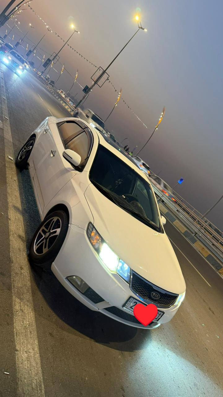 السلام عليكم
سيراتو للبيع 2012
السيارة فول مواصفات
 رقم سليمانية هزة جديدة بأسمي تحويل ثاني يوم 
السيارة بيهة ضربة  بالجاملغ الخلفي ومصبوغه عام جمالية مكفولة من التجيه والگلبه 
كير مكينة مكفولات
حدادية نص عمر
تخم تاير 
تبريد تدفئة شغال 
العنوان: بغداد
السعر:80
الرقم ***********
