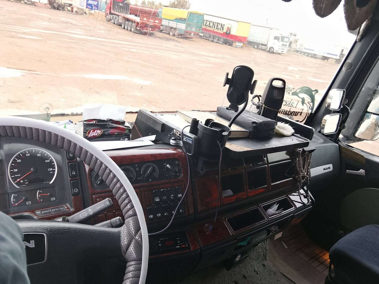 سلام عليكم مان مربوطه برد رقم وسنويه جديد محرك بم ونزل سياره موديل 2005 رتايدر ثلاجه تخم تاير سياره جاهزه للعمل *********** بس راس للبيع
