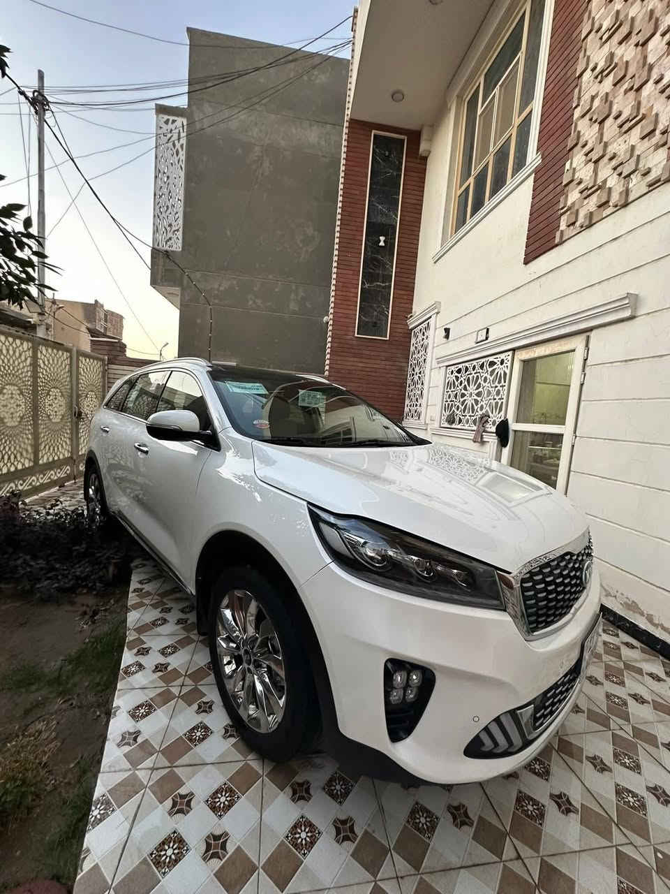 السلام عليكم     
سورينتو 2020
 فول مواصفات 1/1  ماشيه 88 الف مكفولة  من  الصبغ والتبديل  بغداد مشروع وطني بأسمي 
مواصفاتها 
بصمه 
بانوراما 
سايد بريك بصمه( كهربائي )
4 اربع كامرات ( 360 ) درجه
اوتو هولد 
مانع انزلاق 
جنطه كهرباء 
  كشنات كهرباء 
كشنات   
كشنات جلد 
درايف مود   
شاشه كار بلي  
نفيكيشن 
 شاحن لاسلكي 
  محرك 6 سلندر
كير 8 نمر 
  7 راكب
3 قطع تبريد  
السعر272$ الف وبيها مجال 
الرقم
***********
***********
