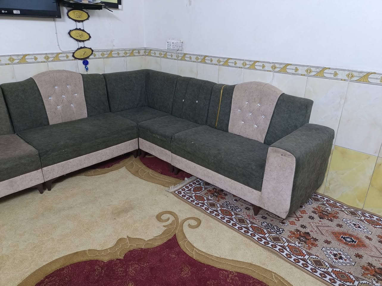 ديوان نضيف للبيع المكان الزهراء السعر 150وبي مجال ***********
