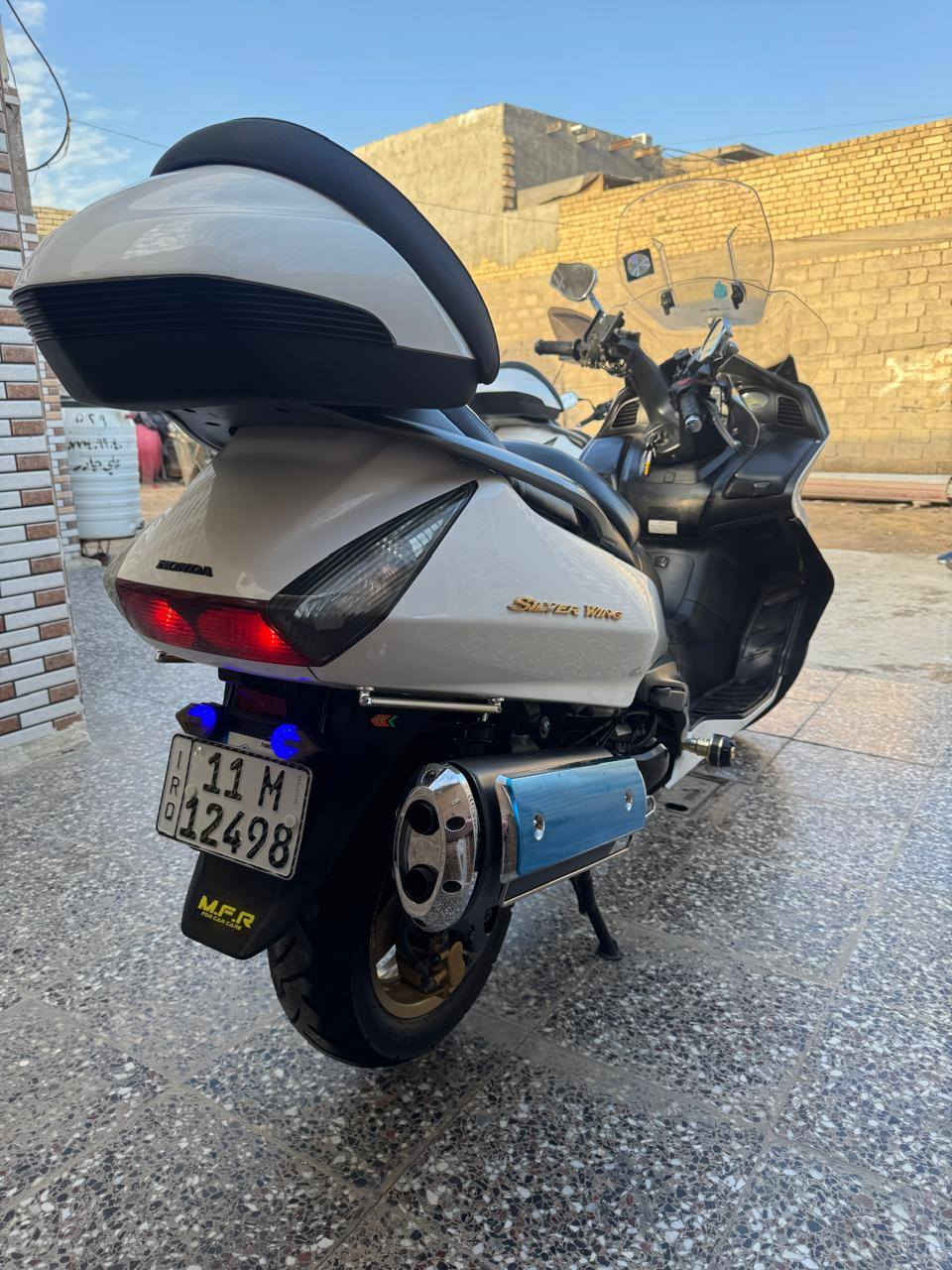 سلام عليكم
Honda silver wing 600 cc
هوندا سلفر ونج 600cc 🤍🧿
للبيع دراجة فول و مكفول كفاله عامه رقم وسنوية بغداد انكليزي بسمي شرط التحويل ثاني يوم (هزه جديده)
فول مواصفات رقم واحد ماتجي وماكو اختها دراجة مميزة 
 1-اوفر 
2- شاشه زركه 
3- علايم ذهبية 
4 - مازدة كرستال 
5- سكيورتي 
6- فجوج ذهبية 
7- دشبول نفخ 
8- ويل ذهبي 
9- تدفئ يدات 
10- مانع انزلاق (abs)
عليها اضافات كلهن اصلي وماركة 
1-لايت زنون 
2- جنطه مثلثة 
3- جامه قطعتين 
4 -مصدات هوة 
5- مري نيكل 
6- زعانف  
7- سلايدرات حمايه 
8-اشاير كلهن لد
9-زوج تايرات ياباني اصلي
شراي يتفضل خاص دراجة ماكو بنضافتها وجمالها ومواصفاتها مكاني بغداد فلكة المدائن 
هاتف.  ***********

