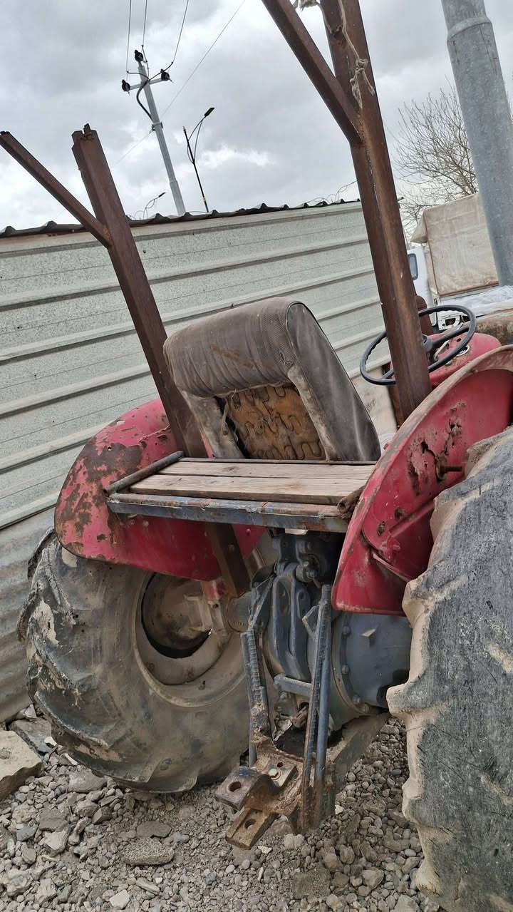 تركتر للبيع ابو الشوتة ١٩٦٣
مكاني الموصل حي القدس 

السعر مليون وبي مجال 

***********

***********
