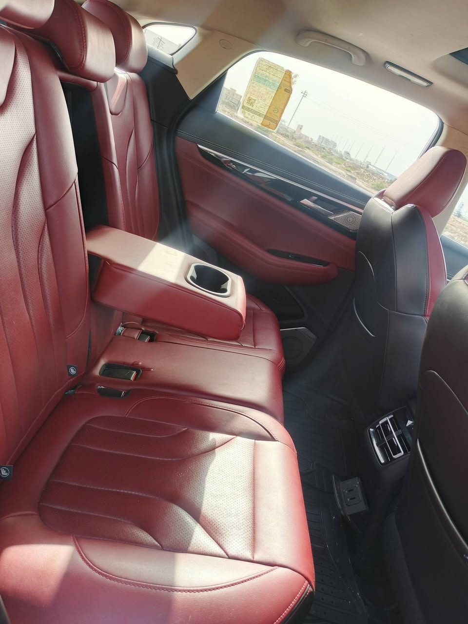 السلام عليكم شانجان CS85 موديل 2022 🚘🔥
▪️ محرك 350T تيربو قوي
▪️ قير أوتوماتيك 8 سرعات
▪️ تصميم كوبيه رياضي وفخم
▪️ شاشة كبيرة وتحكم متطور
▪️ كامرات + حساسات أمامية وخلفية
▪️ فتحة سقف بانوراما
▪️ تشغيل بصمة وستارت
▪️ إنارة LED كاملة
▪️ جنوط رياضية
▪️ 4 مخارج عادم رياضية
تقديم السياره إلى إلمام والخلف من الريموت وباركن وهواي مواصفقليل لمعرفه التفاصيل التواصل عل الرقم ***********ات حلوه بيها بعد
سيارة تجمع بين الفخامة والقوة والسعر المناسب 💯..سعرها 180وبيها مجال
