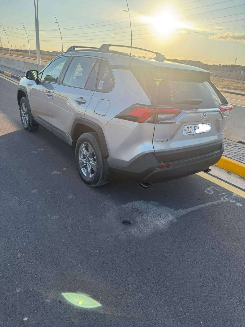 السلام عليكم ورحمة الله وبركاته
#للبيع_او_المراوس_حسب_القناعه تويوتا راف فور هايبرد 2025 وارد أمريكي 

● رقم بغداد تحويل ثاني يوم 

●المواصفات XLE 

ماشيه  900 ميل  ،،، زيرو

•فتحه سقف  

- بصمة تشغيل 

- ⁠كشنات كهرباء  

- ⁠كشنات تدفئة  

- ⁠هيتر ستيرن 

- ⁠وبعد هواي مواصفات  معروفه 

- الصبغ البنيد  ونصف جاملغ 

- السعر  275$ وبيه مجال 

- العنوان/صلاح الدين/سامراء 

- الاستفسار على الرقم/ ***********
