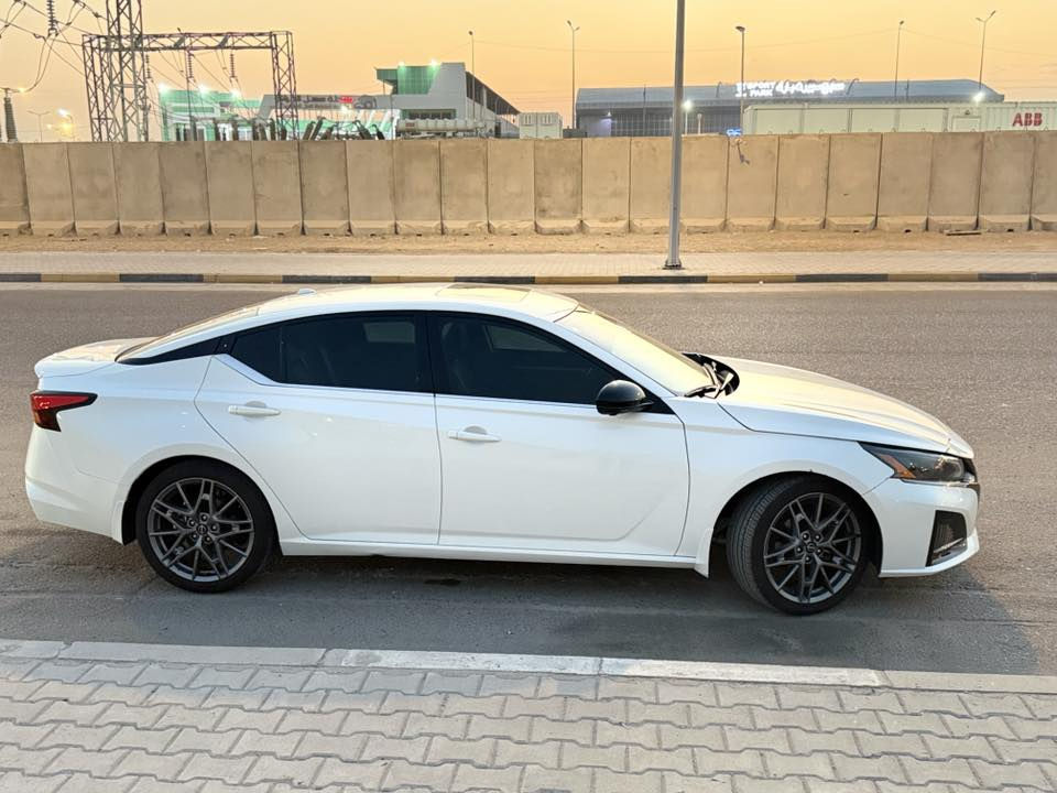 السلام عليكم 
نيسان التما موديل 24 بيع او مراوس 
حره بسمي سياره بيها بارد ب المدكر الامامي كد شبر ولباقي كفاله 
مكينه 2000 توربو فوول مواصفات 
مكان بصره العشار  سعر 180 بيه مجال واني خادم
اي تفاصيل اني بلخدمه بس اتصل او واتساب موجود
 
***********
