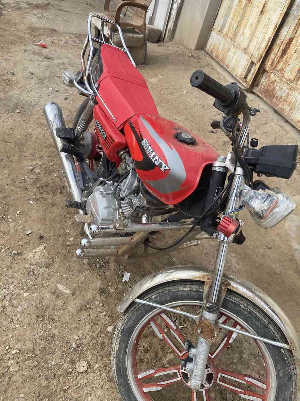 السلام عليكم دراجه سيفان موديل 21 مكفوله من أي خلل او نقص  صالنصه رياضي نفس البصوره مكاني دلي عباس سراجق سعر 450وبيه مجال  ***********
