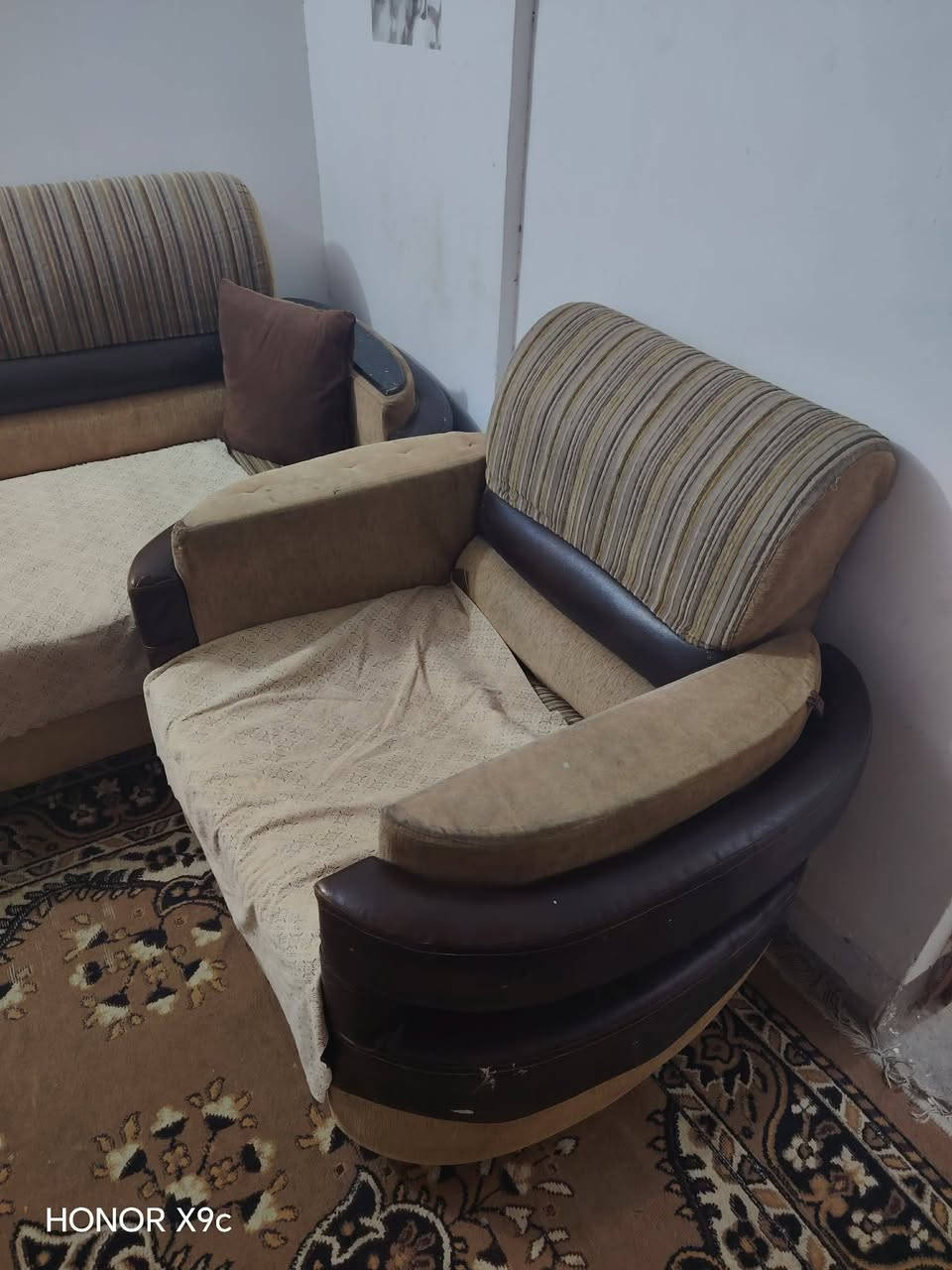 تخم للبيع تسكام ثكيل وضخم كراسي عدد2قنفات كبار عدد2 وقنفة وسط عدد 1(10مقاعد) سعر 80الف قفل بدون عمله مكانه الحله بكرلي اي ستفسار خاص


**إذا كنت صاحب هذا الإعلان وتريد حذفه لأي سبب، رجاءا أرسل رسالة إلى الدعم الفني**