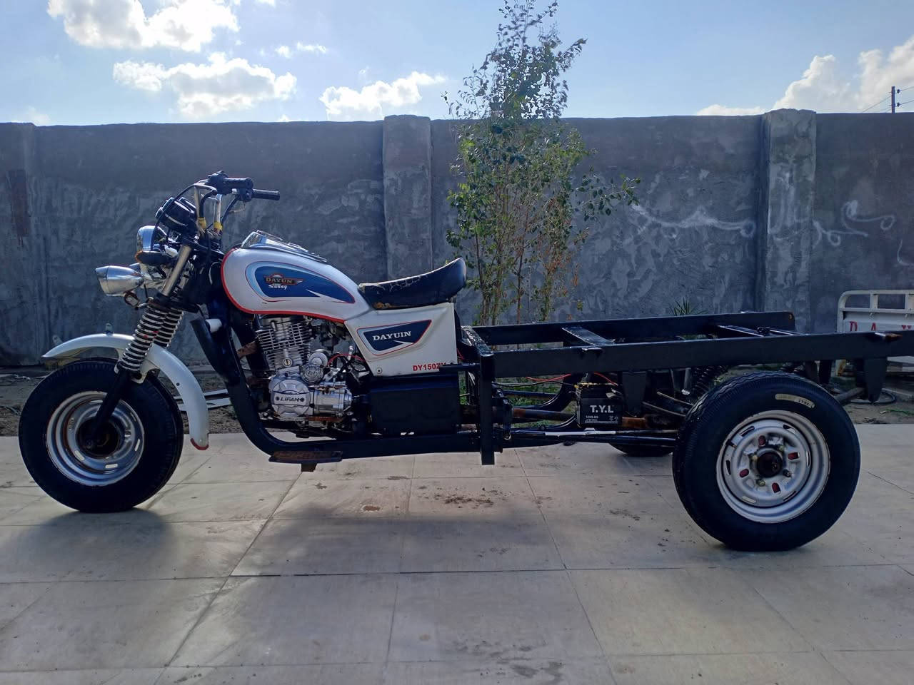 سلام عليكم ستوته للبيع موديل 2014 شاصي مكفول جويت لحيم مابي أوراق كامله جدد مكينه برغي ما مفتوح بيهه جديده  كهربائيات شغاله مكان سوق الشيوخ السعر 1300 وبيه مجال ***********
