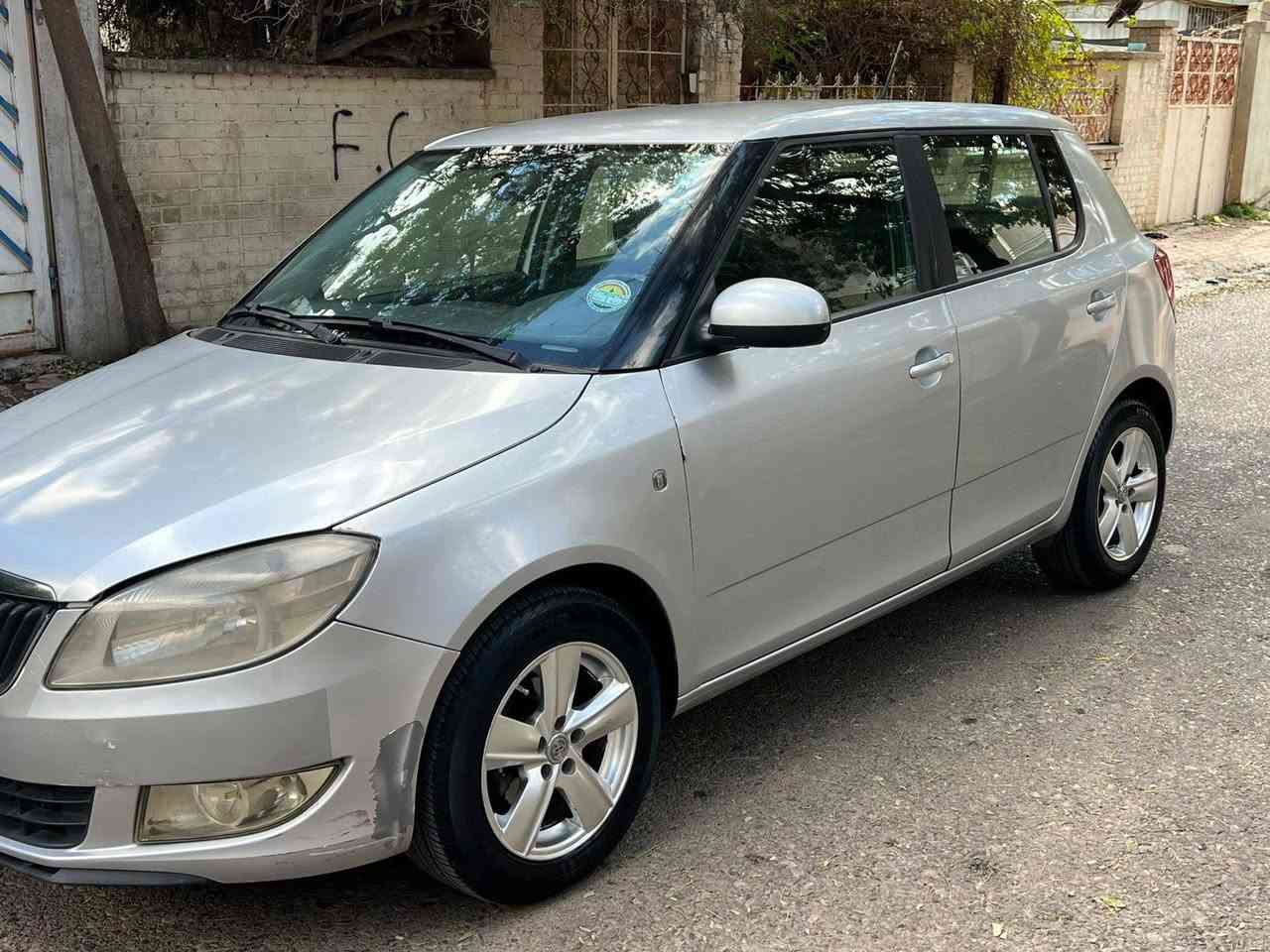 ***********سكودا الماني موديل 2013  رقم اربيل سنويه جديد 2028 فحص هزه جديد السياره بسمنه شرط تحويل وكاله 
ملاحضات 2 قطع جاملخ خلفي سكن او قبخ صندوق بدون دواخل السياره صدر كاربايات تايرات كوله جديد بدون اي مصرف 
كير محرك شرط لا صرف لا بوخار ولا مفتوح تبرد ثلج  السياره حيل جديده سعره 70مجال عنوان كركوك  *********** كركوك, العراق
