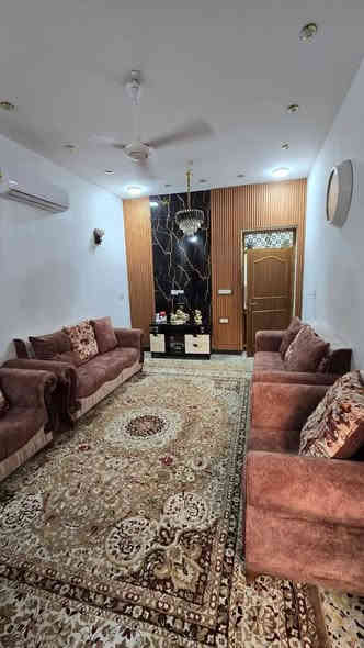 السلام وعليكم بيت طابقين ونص يتكون من 5غرف نوم استقبال مطبخ 4 حمامات حولي مناور عدد2 واجهه حجر داخل سيراميك البيت كلش جديد مساحته ١٥٠ واجه ٧ونص مكان الهياكل عقداء قريب علسريع السعر ٤٠٠ مليون وبي مجال قليل رقم صاحب الدار ***********
