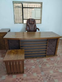 مكتب رئاسي • مستعمل شهرين • أثاث مكتب