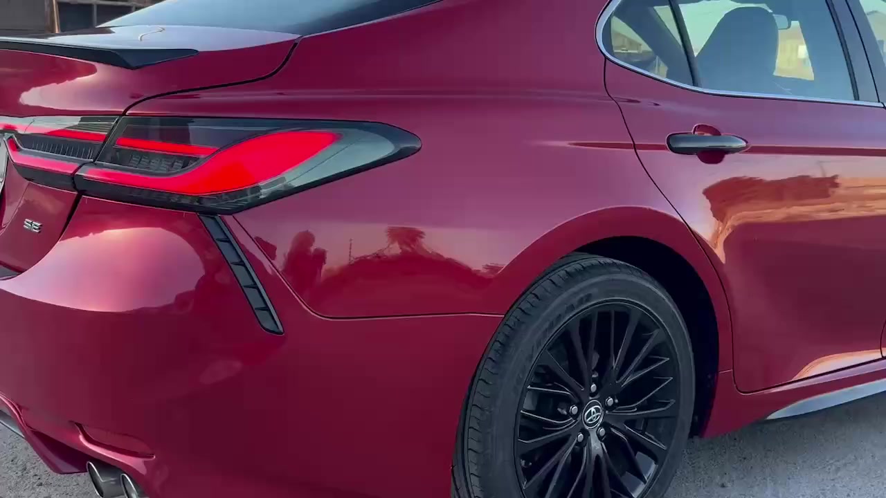 سلام عليكم 
كامري  موديل ١٩ 
٤ سلندر محرك ٢٥٠٠
فئة se
حادث خلفي خفيف جداً مكان رقم  مصبوغ فقط يعني نص قطعه صبغ مكان الرقم الخلفي فقط ونص الدعاميه الخلفيه مرشوشه 
ولا ايرباك طاك بيها على وضعهن ابلادي مال شركة 
منضومة زنون بيها زرع عدسات ٣٠٠ دولار 
بكلايت رياضي ٣٧٥ دولار 
موصفات ال se المعروفه السيارة ماشيه ١٤٠ الف كيلو (مو ميل ) 
السيارة كاملة على الاخير مابيها اي نقص تخم تاير جديد صدر بحالة ممتازه جدا 
السيارة شوفت عينكم حلوه ومرتبه ونضيفه 
سعرها ١٨٨ وبيها مجال قليل 
او مرواس ويا جارجر موديل 17 او 18 
مكاني بغداد 
رقم ( *********** )
ورحمه الله  والديكم 🌹
