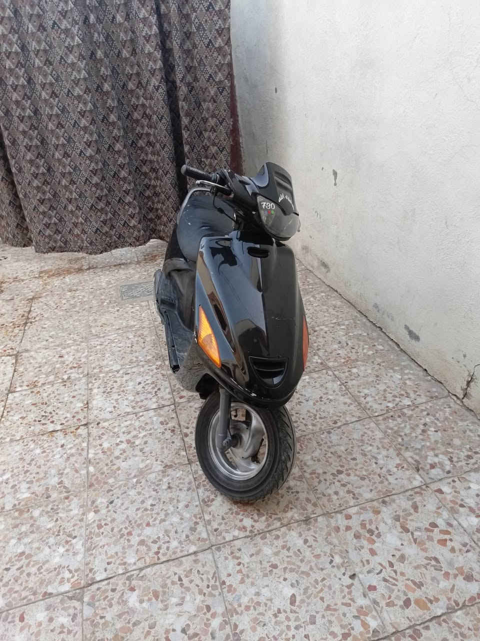 سلام عليكم درجة فراشة حاوية جديدة مكينه حاويه بلاديه الدراجه نضيفه تاير جديدة كهربائية كله شغالة السعر 500وبيه مجال رقم ***********
