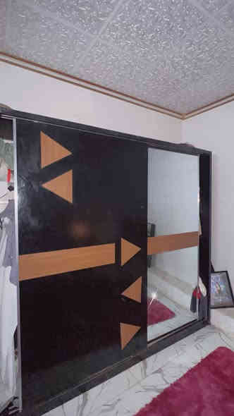 غرفه تركيه 5 قطع للبيع وياها ميز هدية ومرايه اذا تردوها كتبو بتعليقات ونراسلكم او اتصلو على هذا الرقم *********** يوجد واتساب ❤️
