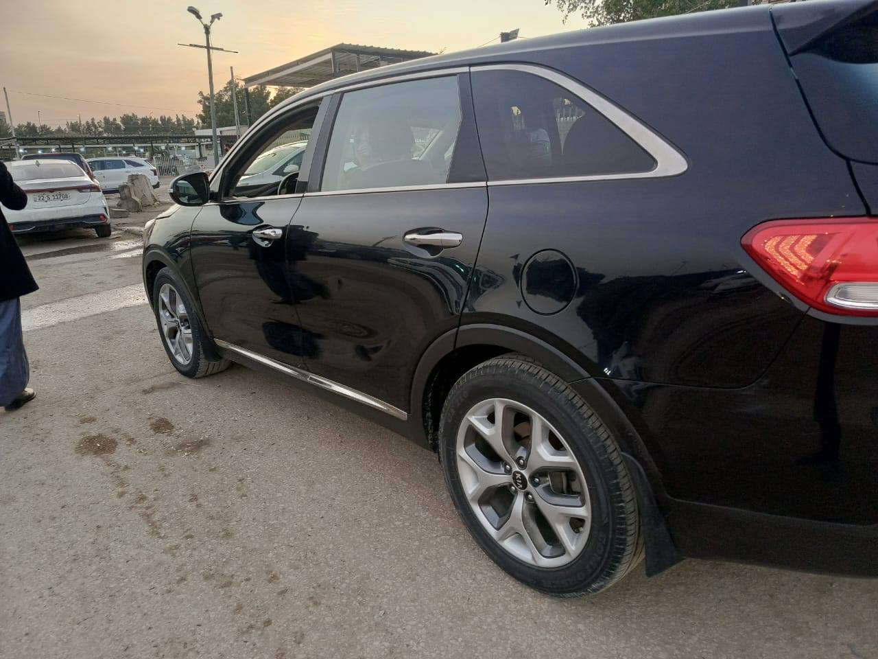 السلام عليكم للبيع او امراوس سورنتو موديل 16وارد امريكي 5راكب 4سلندر ويل كب 19 سيارة نص فول لون اسود صوره الحادث مع المنشور مكينه وكير وحداديه وتخم تايرات مكفولات السعر 155وبيهة مجال قليل مكاني كربلاء واهاذه رقمي ***********
