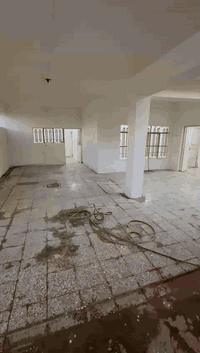 السلام عليكم بيت للايجار التأميم قرب ركن المدينه الشارع المؤدي إلى مطعم حجي باسم  البيت ركن على الشارع العام يحتوي على ديوانيه وهول ومطبخ وثلاث غرف وحده جوه واثنين في الطابق الثاني السعر ٤٥٠ الف للاستفسار الاتصال على الرقم ***********
