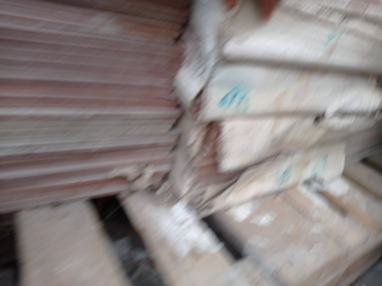 السلام عليكم سيراميك للبيع 850 قطعة جديد حجم وسط 175 كلهن سوق الشيوخ
***********
