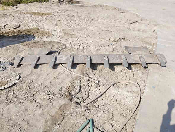 للبيع سجين والسنون ***********
