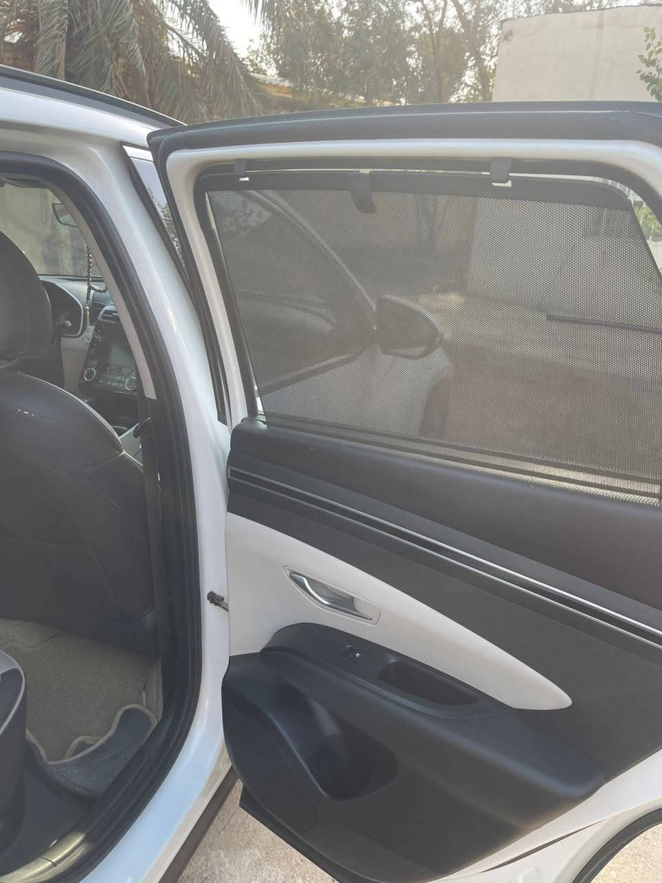 للبيع توسان موديل 2022 خليجي مكفوله من الضربه والصبغ والتبديل فقط بارد قليل جوه الرقم الخلفي
سنويه لل 2027
كراسي جلد وكهرباء
شاحن وايرليس
وتخم تاير
تبريد خلفي
ماشيه 106 الف
السياره جدا جديد وعلى ايدي ومادير بس بانزين محسن 
السعر 194$ وبيها مجال بصيط
للتواصل اتصل
***********
