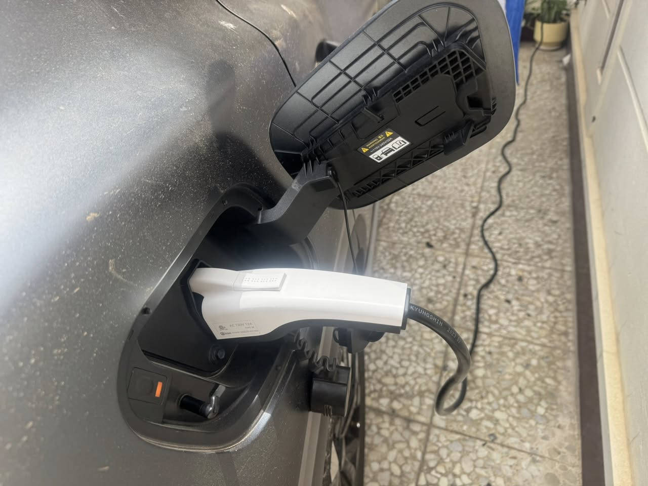 ‏#اللون مميز جدا بلاك كري المطفي 

‎‏2023 Kia Sportage X Line
‎ كيا سپورتاج  2023   plug in Hybrid
‎يعني تكدر تستخدم سياره كانما سياره كهربائيه 
‎وتكدر تستخدمها  نظام الهجين 
‎وتكدر تستخدم نظام الوقود انته بكيفك علما تكدر تشحنها شحن خارجي ايضأ وتستخدمها كسياره كهربائيه بصوره تامه وتنسى محرك 😜وبانزين ودوخته 
‎ وتبريد ثلج     
‎فول  موصفات    
‎مواصفاتها :
‎1-بنوراما
‎2-بصمة  
‎3-شاشة كبيره على طول دشبول 
‎4-كاميرا دوارة 
‎5-رادارات / رادار امامي /رادار جانبي /رادار خلفي
‎6-حساسات خلفي 
‎7-خرائط نظام كيا مفعل بيها اصلا 
‎8-كشنات تدفة‏ 
‎9-كشنات جلد .
‎10-دفع رباعي  نضام جبلي وثلجي وترابي
‎11-نزول منحدرات                                                    
‎12-كشنات كهرباء
‎13-تبريد قطعتين 
‎14-اوتوهولد 
‎15-ويل كروم 
‎16-مسجل ناطق مفعل
‎17-بلوتوث USB ابل كار بلاي والاندروير . 
‎18-حاجب ليد
‎19-نقطه عمياء
‎20-مراة تعتيم
‎21-اشاراة بالمراياة الجانبيه                                     
‎22-فول تحكم ستيرن                                             
‎23-كير ماوس                                             
‎24-اوتو بريك                                                        
‎25-بريك بصمة                                                       
‎26-زنون + Led
‎27-شحن اللاسلكي                                                            
‎28-‏داخل اسود جلد 
‎29-نضام قياده أيكو + سبورت + نورمل
‎30-مثبت سرعه
‎31-تحديد مسار والقياده الاليه 
‎32-دمامات صوت  
‎33-لايت بلادي Led +  زينون ‏دبل زينون اصلى . 
‎34-رادار الخطوط البيضاء 
‎35لايتات اربع عدسات + ليد 
‎‏36-شاشة إلكترونية
‎37-تشغيل عن بعد 
‎‏AUTO HOLD-38
‎‏39-Auto start
‎40-منفذ شحن في المقاعد الأمامية
‎41-تبريد منفصل السائق عن الراكب مع دكتات تبريد خلفية. .
                            👈بيع او مرواس حسب القناعه   
                                      مكان سياره بغداد الجديدة
230💸
***********
