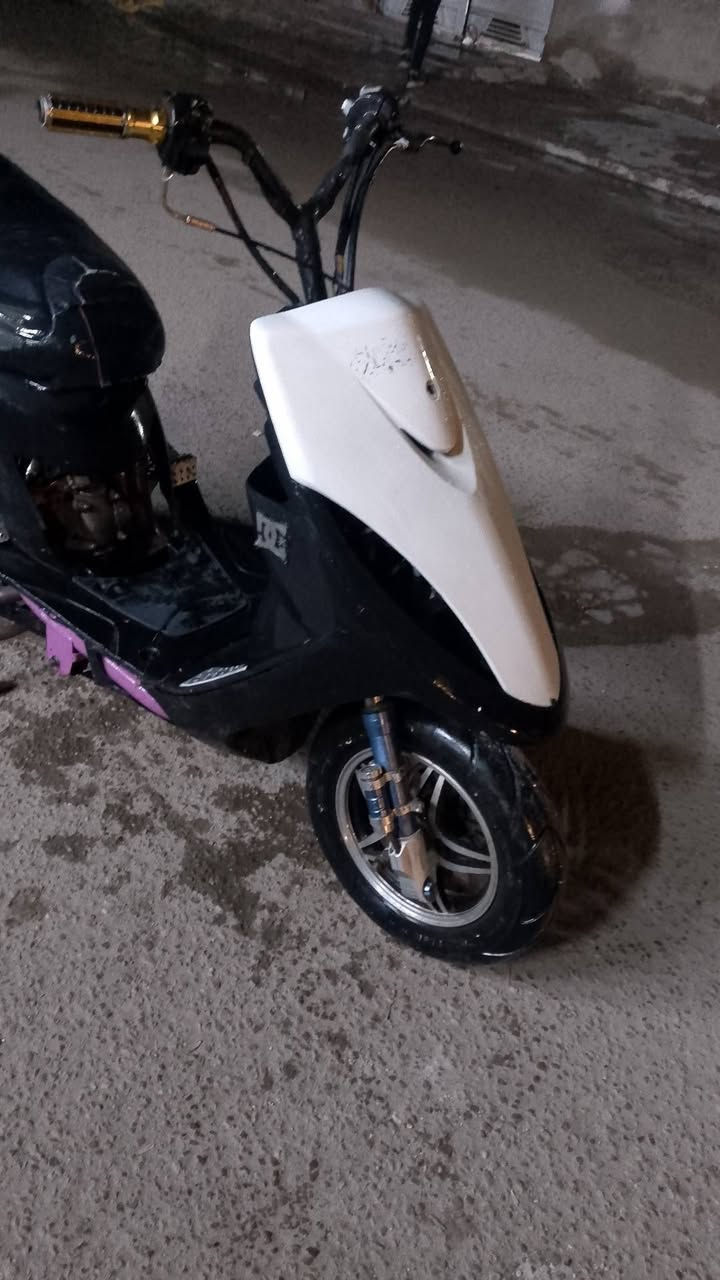 سلام عليكم 
دراجه ماكس عدله للبيع 
بيها وياله نجمه زوج وبيها صدر 
الدراجه ما متعوبه مكينتها55
دراجه خير من الله لا تبخير لا نضوح+مو شراي لا تراسل
السعر400وبيها مجال مكاني بغداد البياع حي المواصلات رقم ***********👍🏻💕
