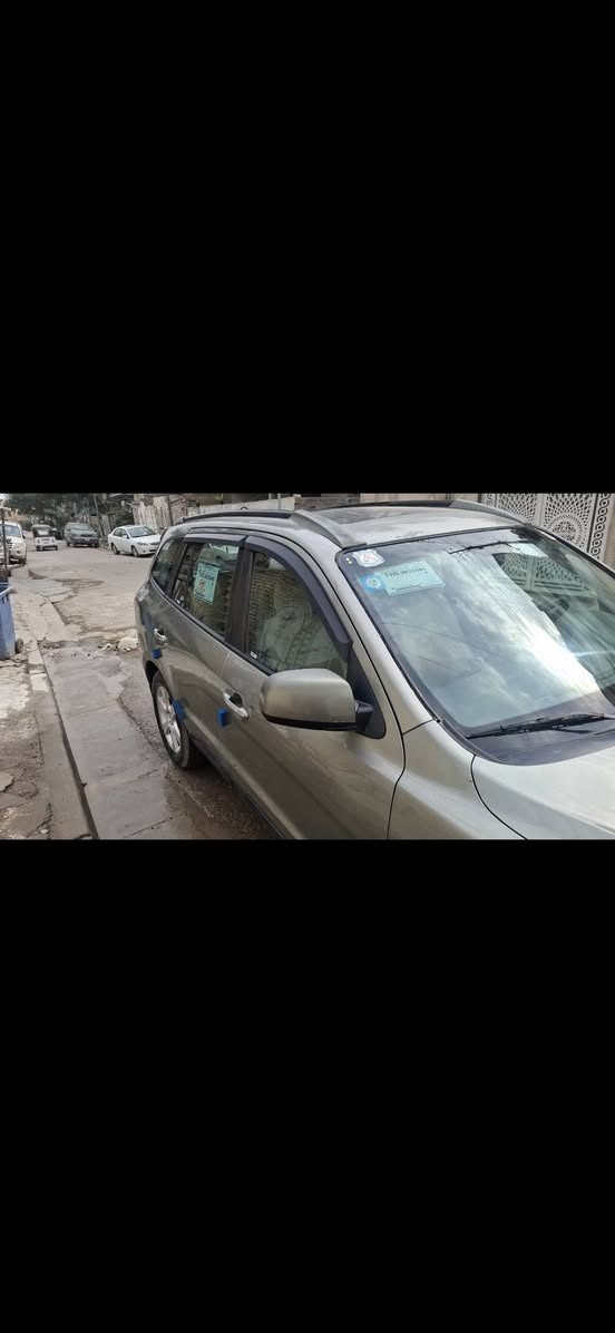 السلام عليكم سياره سنتافي موديل 2008 سبعه راكب سياره فول ماعد البصمه محرك 3300 جديد حاويه تبريد  ثلاثة قطع كير ومحرك جديد تخم تاير ياباني سياره خير من الله السعر 125 وبيه مجال بيه جاملغ مصلح وباب مصلح فقط السياره باسمي تحويل ثاني يوم رقم الهاتف *********** به واتساب
