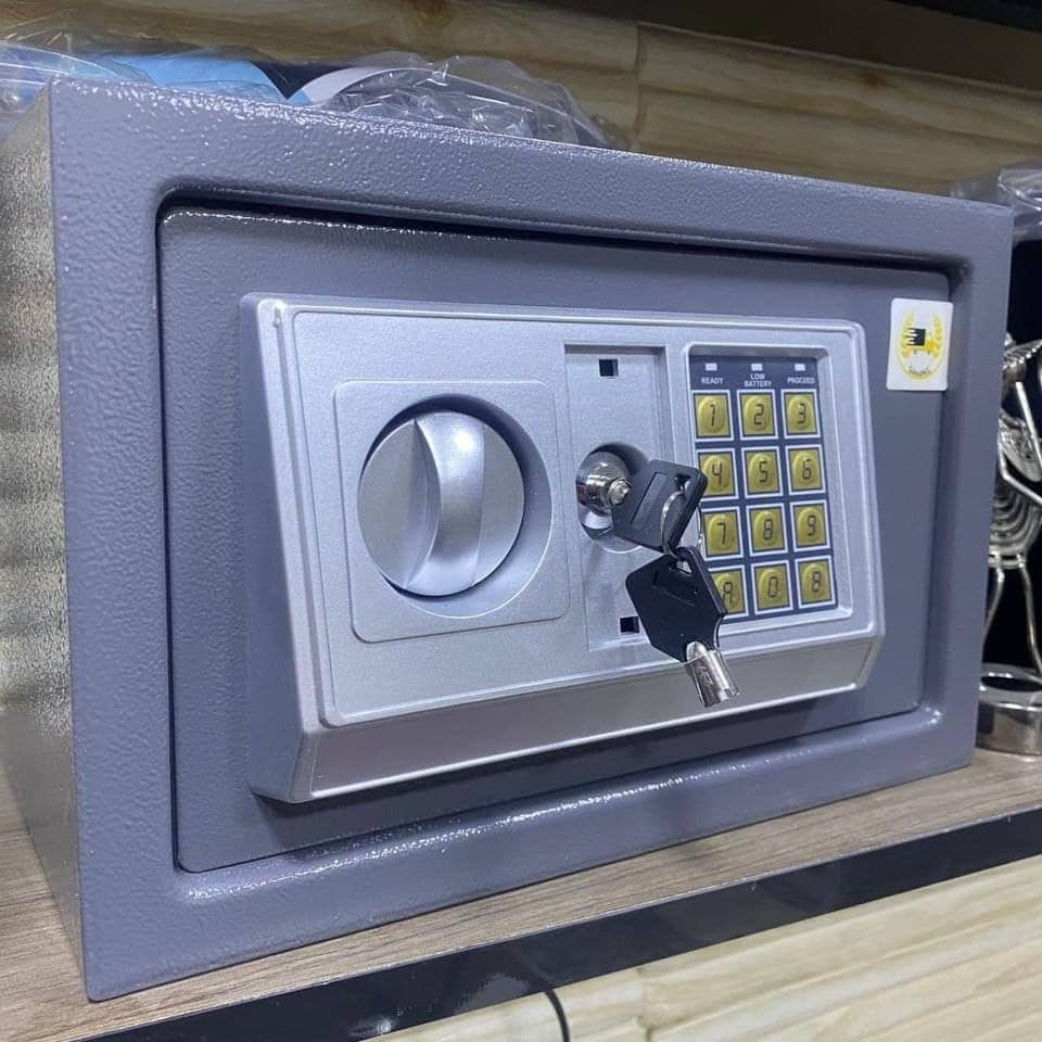 ***********للحجز

#نسعى_للحفاظ_على_ممتلكاتك💪💪😍😍

قاصة حديد غير قابلة للفتح او الكسر

قاصات عملية وممتازة

تستخدم لخزن المجوهرات 💎
والاموال 💵💵 والاشياء الثمينه كالاوراق والمستندات وغيرها
تعمل بنظام المفتاح 🔑🔑
والرقم السري و الباسورد تكدر تغيره انت
يمكن تثبيتهه بالحائط ( حسب الرغبه )
#القاصة_الوسط
العرض (( 30 سم ))
الارتفاع (( 20 سم ))
العمق (( 20 سم ))

السعر  50 الف فقط😍😍

#القاصة_الكبيرة
العرض (( 35 سم))
الارتفاع ((25 سم ))
العمق  (( 25 سم ))

السعر 60 الف 😍😍

توجد خدمة توصيل لجميع المحافظات 5 الف فقط  😍😍 🚕🚕🚕
