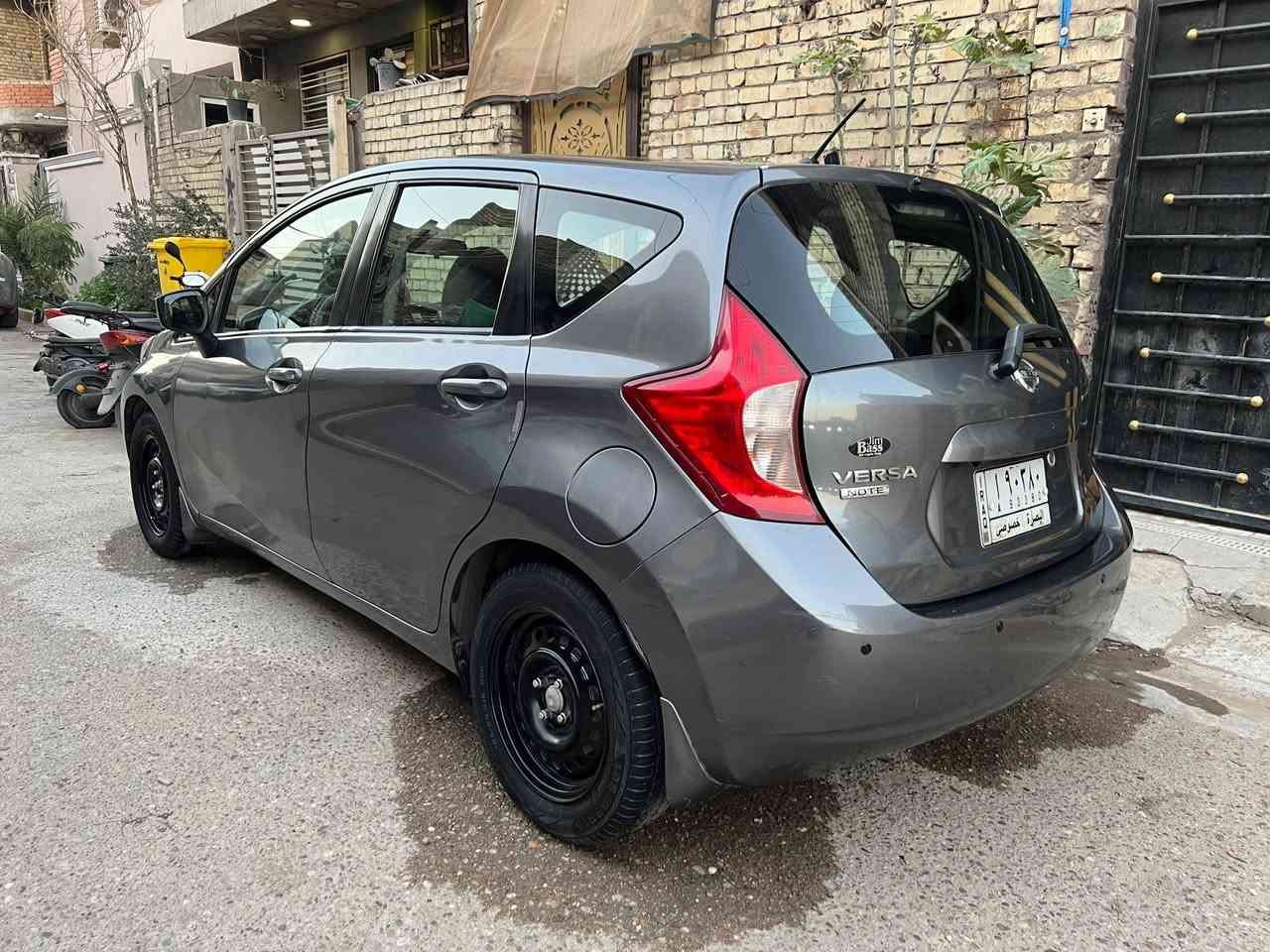 السلام عليكم
نيسان فيرسا نوت 2016 كير عادي
محرك 1600 شاشة كامرة حساسات خلفية
حادث امريكة جاملغ مصلح بنيد مبدل 
هنا بلعراق واكع عليهة قمرية حافت لجامة لفوك وشبر بلتكم مصلح بس من برةصبغ باب سايق 
بغداد البلديات السعر 68
 للستفسار ***********.
***********
