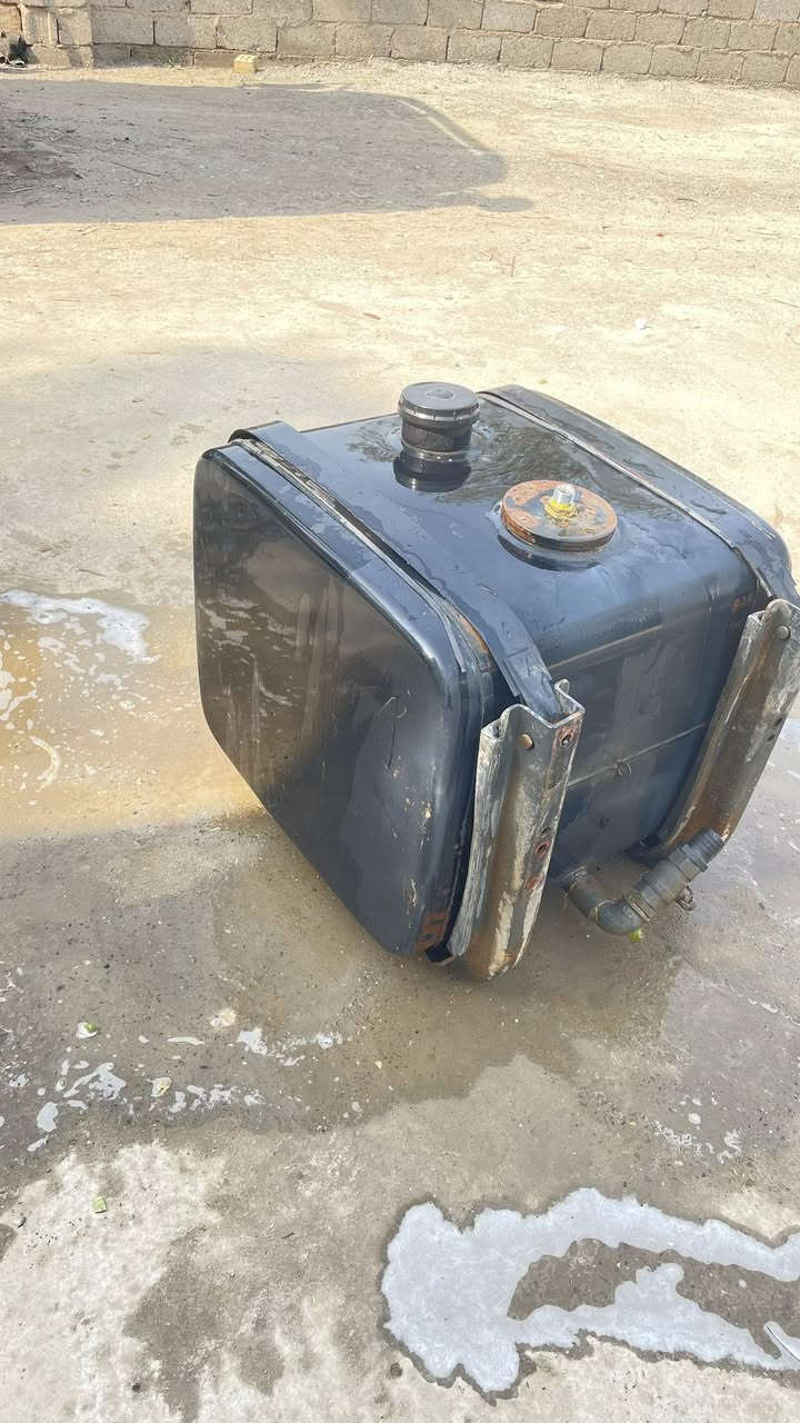 السلام عليكم تنكي هيدروليك للبيع نضيف 100/1000.        ***********.     ***********
