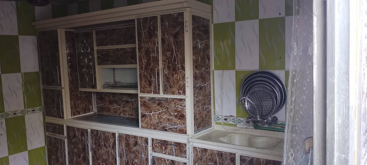 كاونتر للبيع 3 امتار ونص السعر 550 المكان مدينة الصدر ***********
