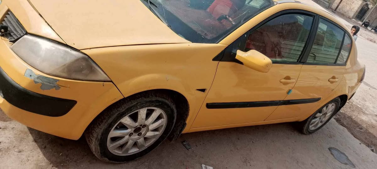 رينو موديل 2008
محوره بيكاجو رقم بغداد حداديه 80 بلميه سنويتها ساقطه 
مكان السياره حله ما متواجد ع الفيس ***********
