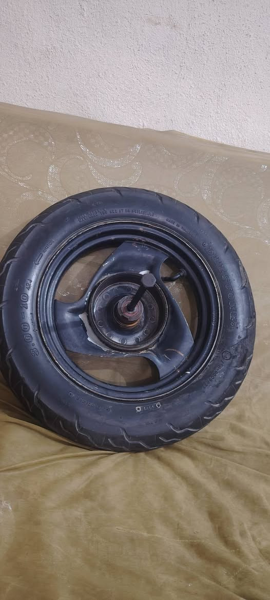 ويل ماكس كامل هوه ول تاير بس التاير  محروگ حرگه بصيطه بس نضيف ما صار من شادينه  سعره ٢٥ او اذا اتريد ابيعلك بس الويل اب ٢٠ المكان الحبيبيه


**إذا كنت صاحب هذا الإعلان وتريد حذفه لأي سبب، رجاءا أرسل رسالة إلى الدعم الفني**