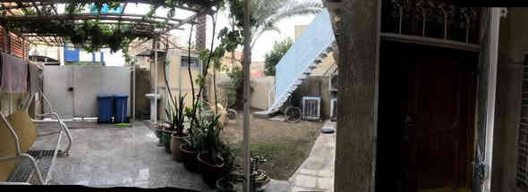 بيت للبيع حي الجهاد الرفاق خلف مدينة الالعاب 200 متر + شقة طابق ثاني معزولة
اربع غرف نوم
وصحيات ٣
هول واستقبال ومطبخ 
للاستفسار ***********
***********
