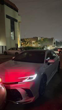 كامري هايبرد 2025 للبيع رقم بغداد زيرو  مواصفات روسي يعني كلشي بلادي و...