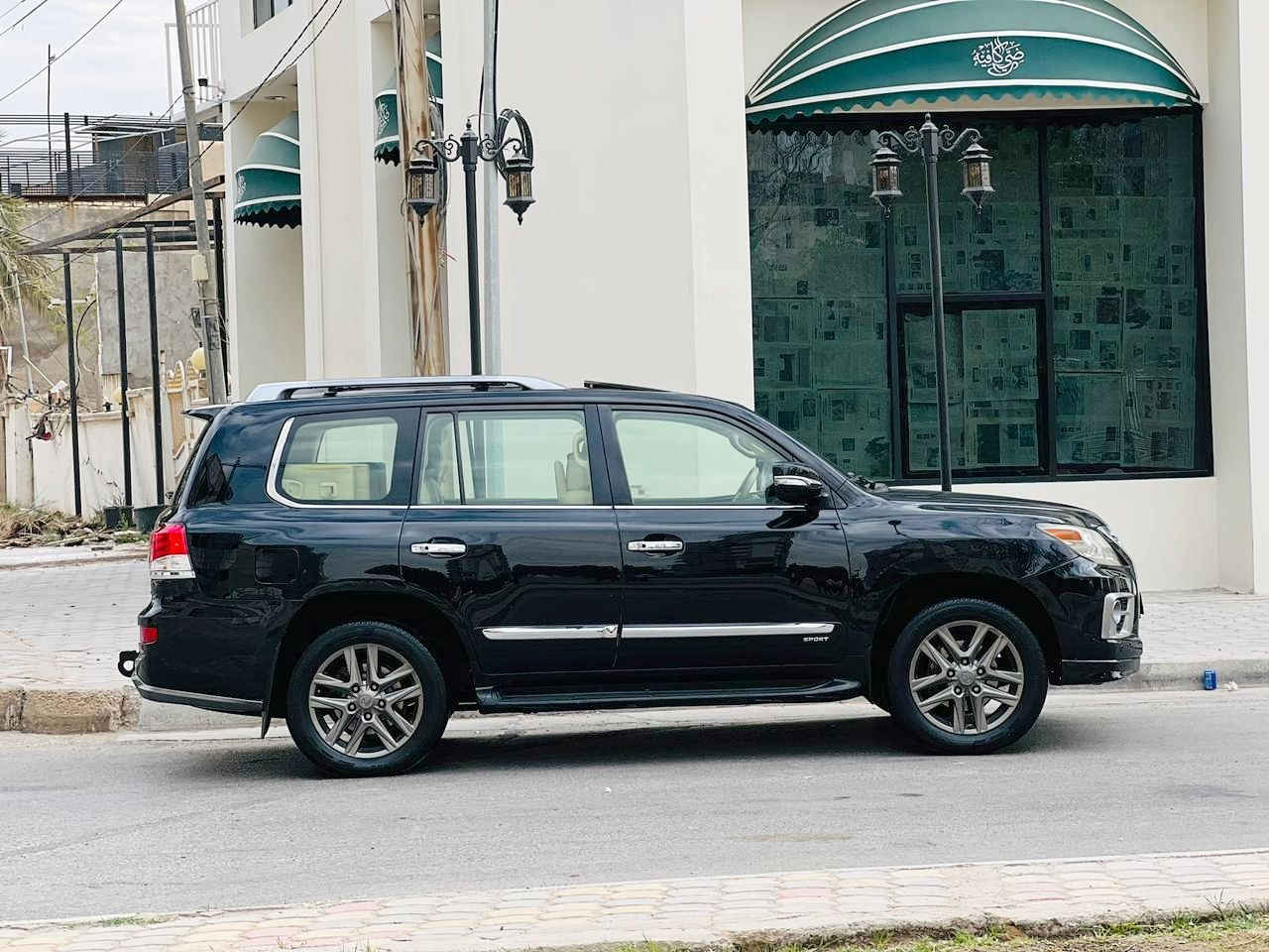 لكزز خليجي مديل 2012 بريم سعر 314 قابل للتفاوض رقم بغداد نكليزي مميز للاستفسار الاتصال ***********مكفوله من ضربه وتبديل بيه جاملغ وباب رش كلير ولباقي كفاله عامه من صبغ وضربه وتبديل فول مواصفات فتحه سقف داخل بيجي  بصمه تشغيل  زراق لايت  نضام تعليگ كشنات جلد+كهربائي حساسات خلفيه امامي كامره اماميه وخلفيه وجانبي صندوق شفط ستيرن كهربائي كشن خزن تدفئه تبريد بلكشن وبعد بيهه هواي مواصفات ماشيه 130 سنويه لل 30 مشروع وطني مكينه وكير مكفولات حداديه جديدهه تخم تاير جديد تبريد شغال ثلج سياره جديده وجاهزه وأي نقص مابيهه مكان سياره كربلاء
