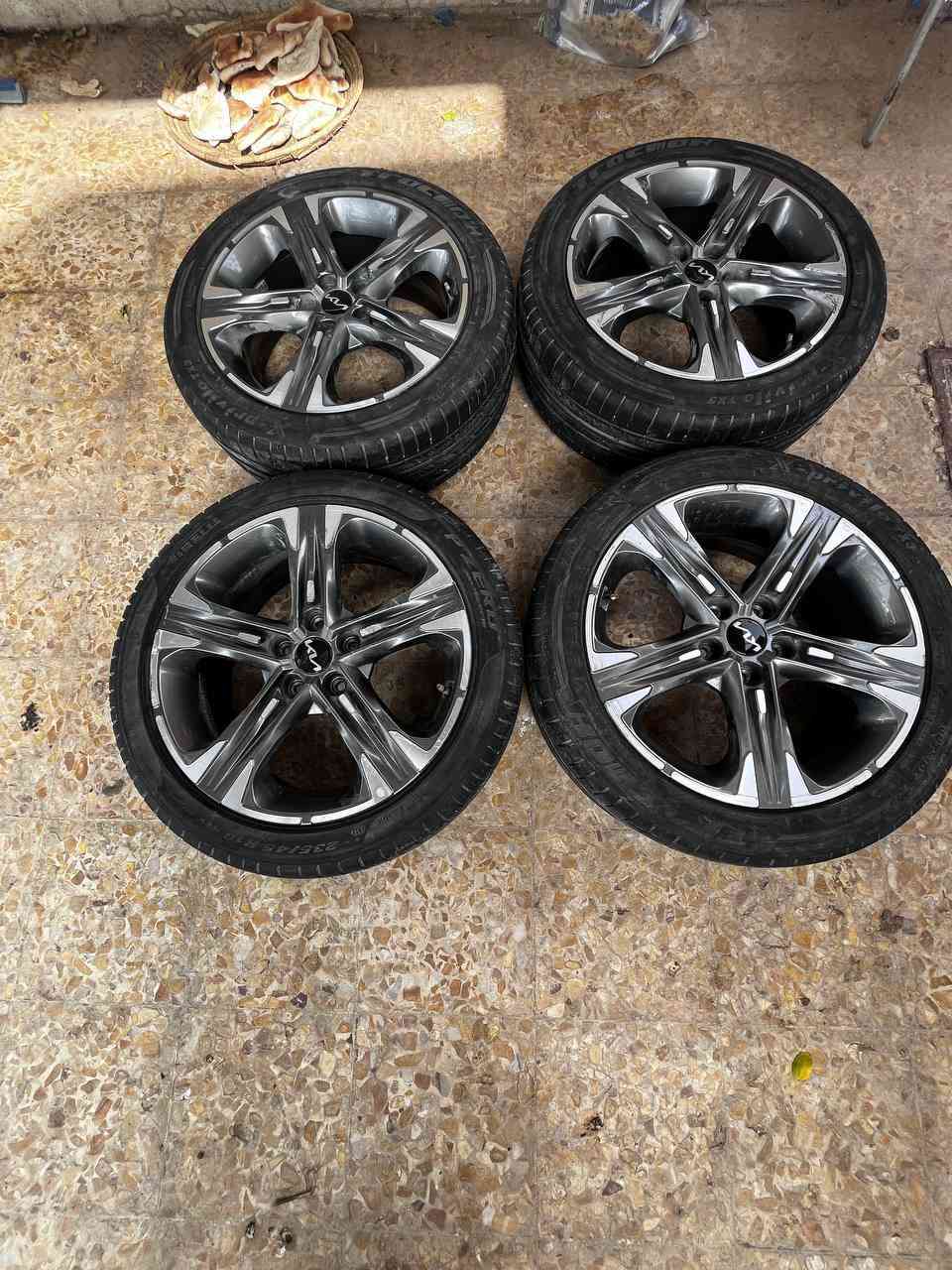 تخم ويل وتخم تايرات  للبيع ب800 وبيهن مجال لا تصليح ولا صبغ ولا عواج
مكاني محافظه البصرة 
***********
