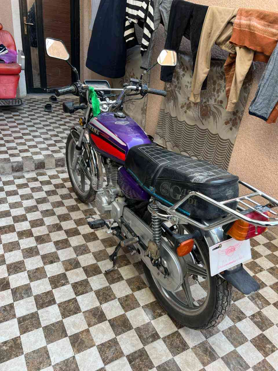 سلام عليكم سيفان موديل 25 شكل القديم اوراق اصولي 
كل نفص مابيه اشاير كهرابئيات كشي شغال 
يعني جديديه مكينه ما مفتوحه كلشي على وضع الشركه 
مكان بابل حي المام 
***********
