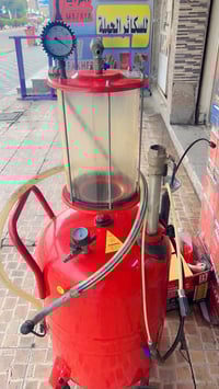 جهاز سحب زيوت السيارات مستعمل مرتين فقط  يشتغل عالكمبريسر  بسعر مناسب ...