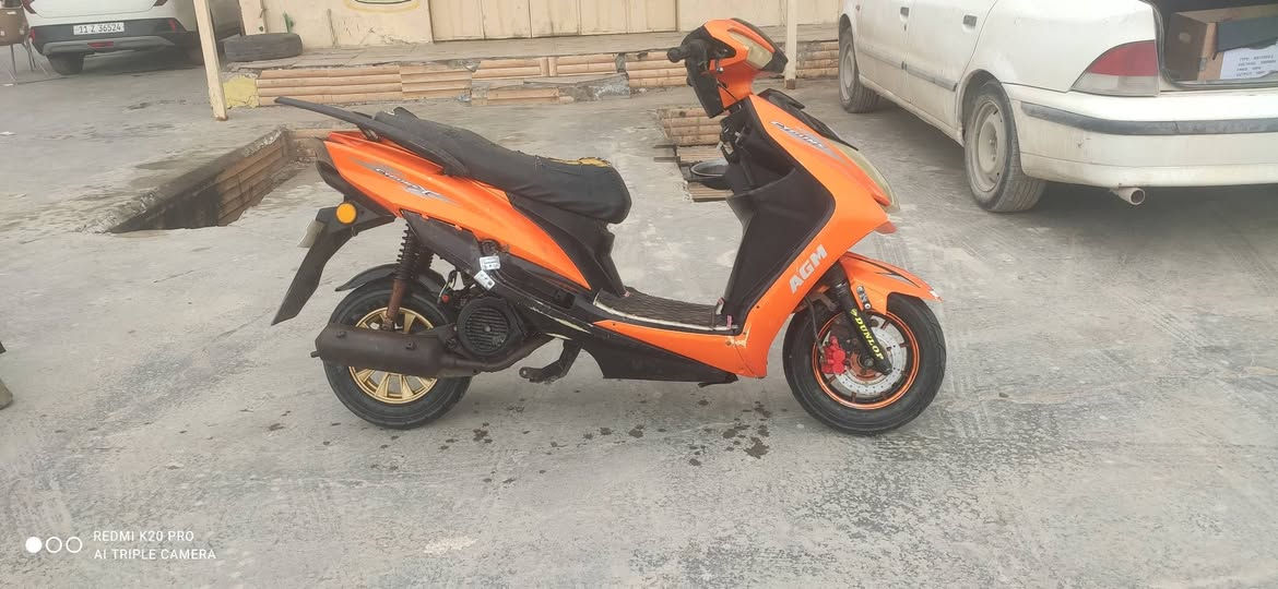 دراجه للبيع جاهزه من كلشي كهربائيات جدد تخم تاير جديد السعر 200 وبيهه مجال مكان ديواني***********
