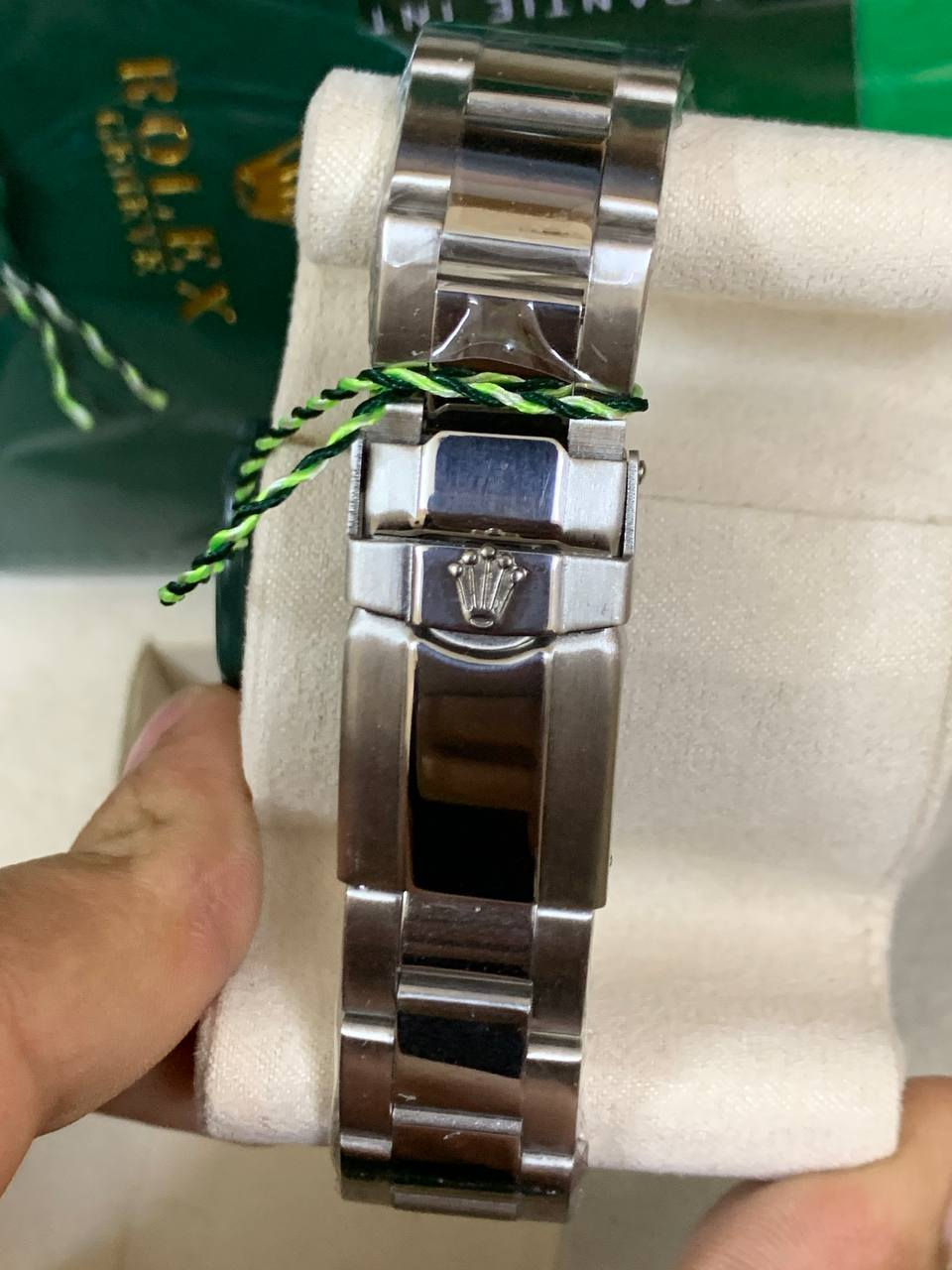 ملاحظة مغوش اسم الماركة لكن هي رولــ..يكس
حتى اذا متشتري لايك منك دعم الي واكون ممنون الك
رولكس دايتونا مختومة ذهب ابيض عيار 18 مختمة من كل مكان وزن ثقيل سناتر شغالة نظام ستوب ووتش رياضي وعداد شهري مقاومة للماء زجاج زفير ضد الخدوش اميال وارقام لامينوس تجي مع كافة الملحقات ( علبة كبيرة + كرت ضمان لمدة سنتين طلاء ومكينة + دفتر تعريفي + شهادة مختومة + ميدالية رولكس ) مزاد يبدي من 60 اي رقم جوه 60 ممحسوب مزاد لحد 5 المغرب ينتهي
توصيل 5 لجميع محافظات العراق


**إذا كنت صاحب هذا الإعلان وتريد حذفه لأي سبب، رجاءا أرسل رسالة إلى الدعم الفني**